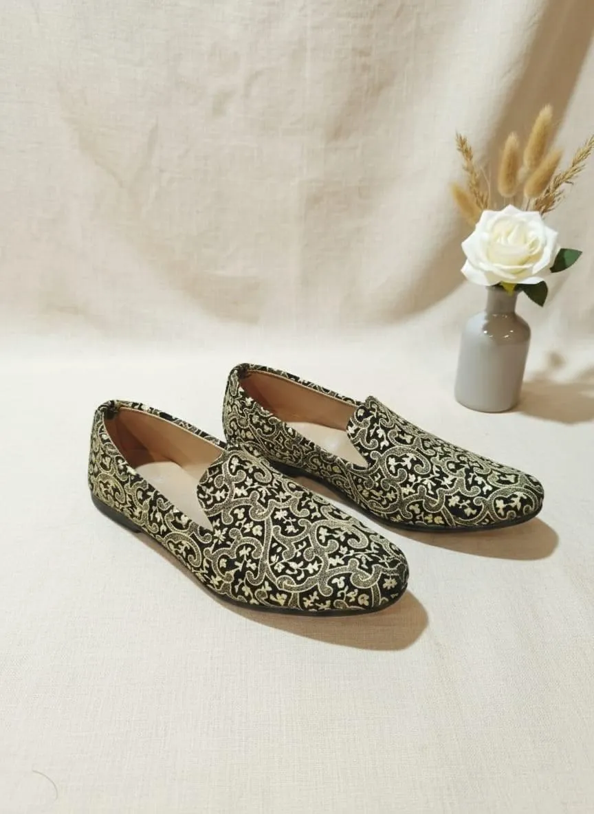 Golden Printed Men's Flat Shoes Size 9
