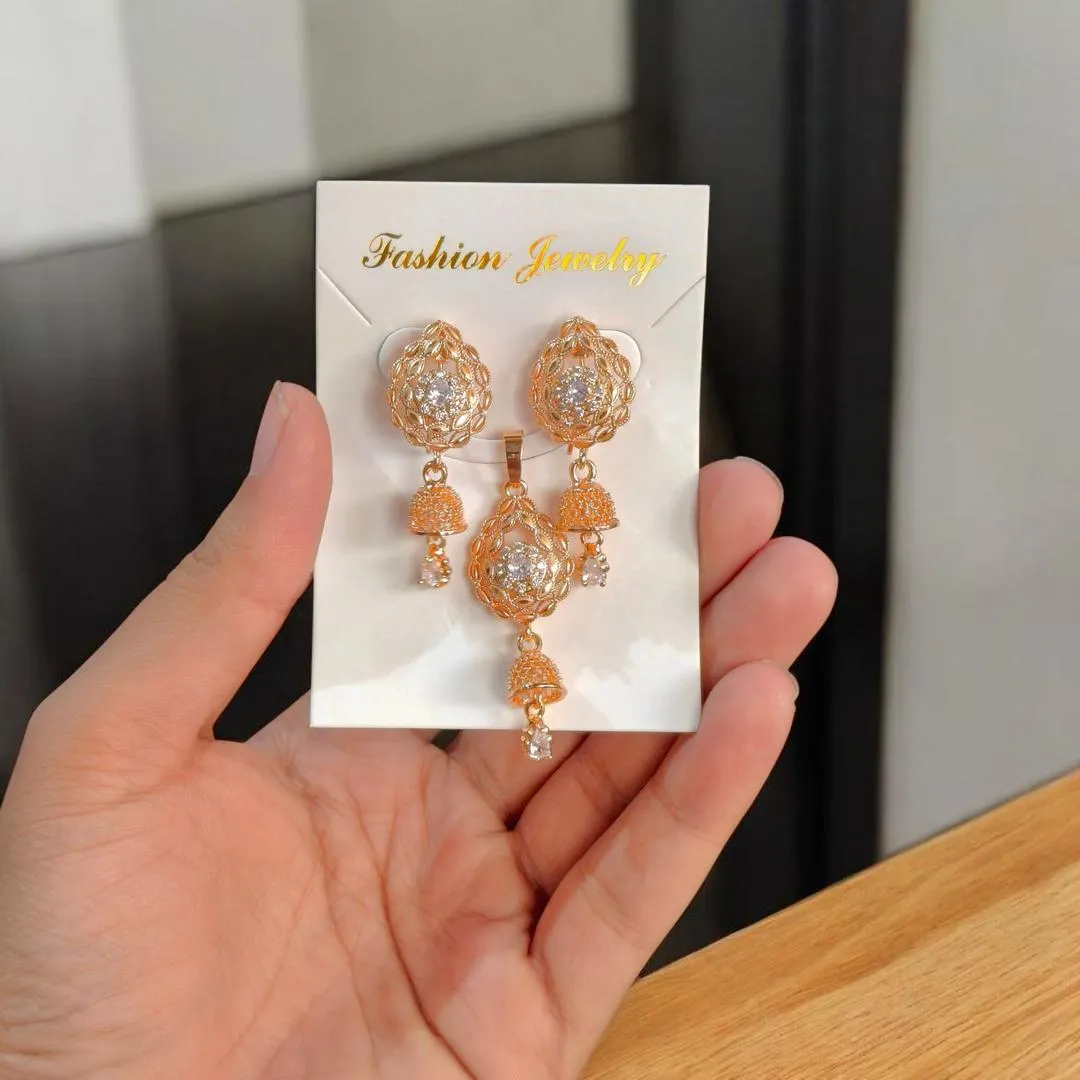 Modern Design 1 Carat Gold Plated Crystal Pendant Set