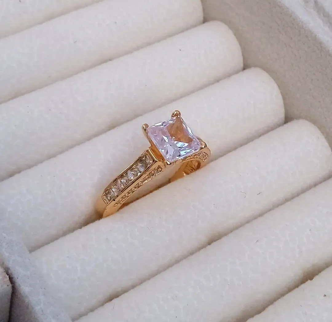 Vintage Gold Plated Crystal Ring for Pakistani Women — Buy Online in Pakistan | Cash on Delivery