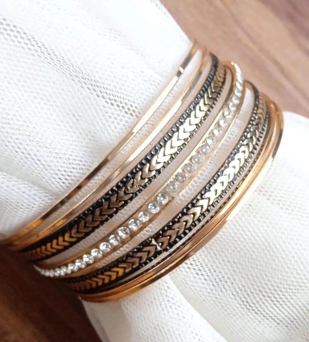 7 Pcs Antique Design Gold Plated Artificial Stones Plain Bangle