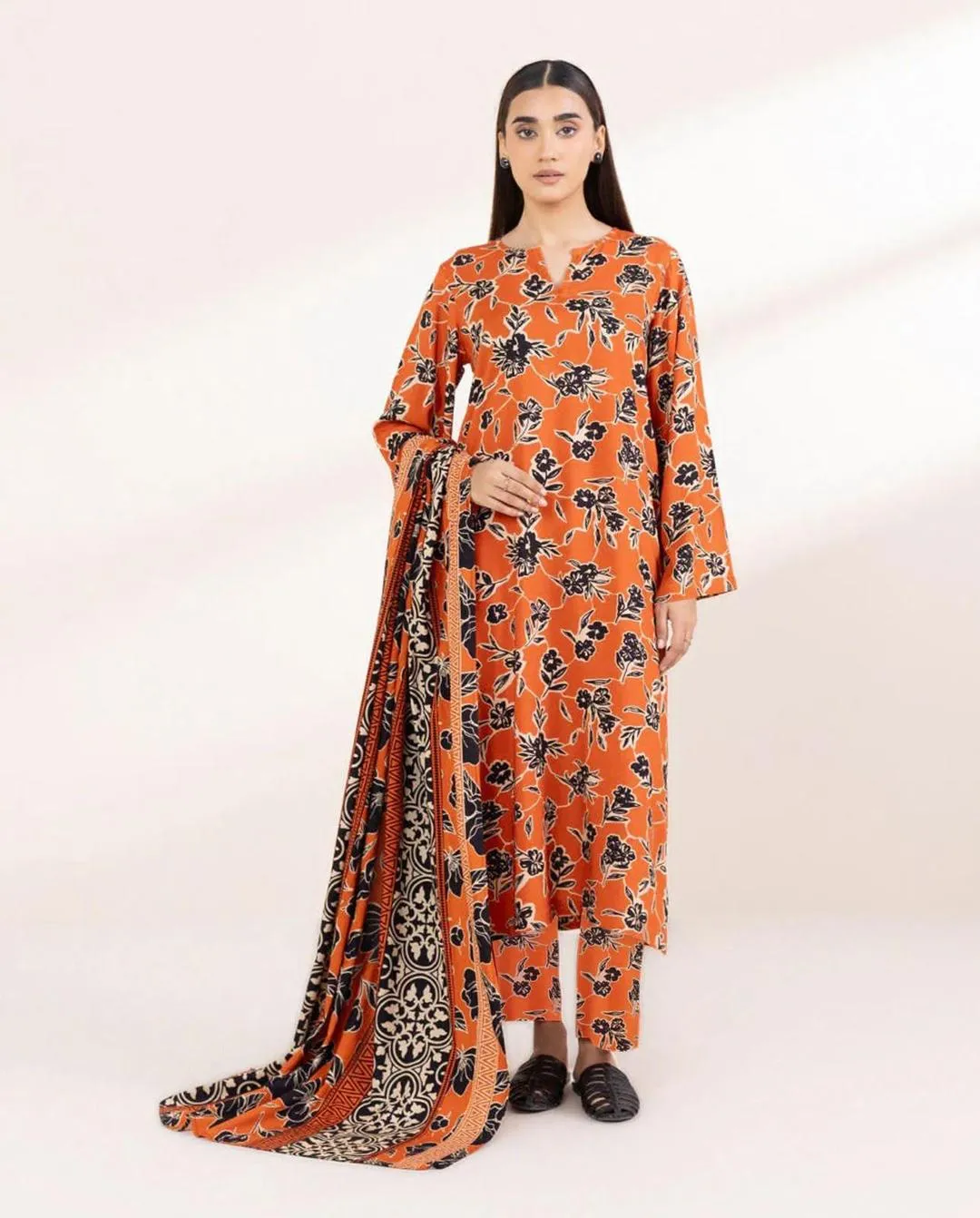 3 Pcs Women's Unstitched Printed Suit