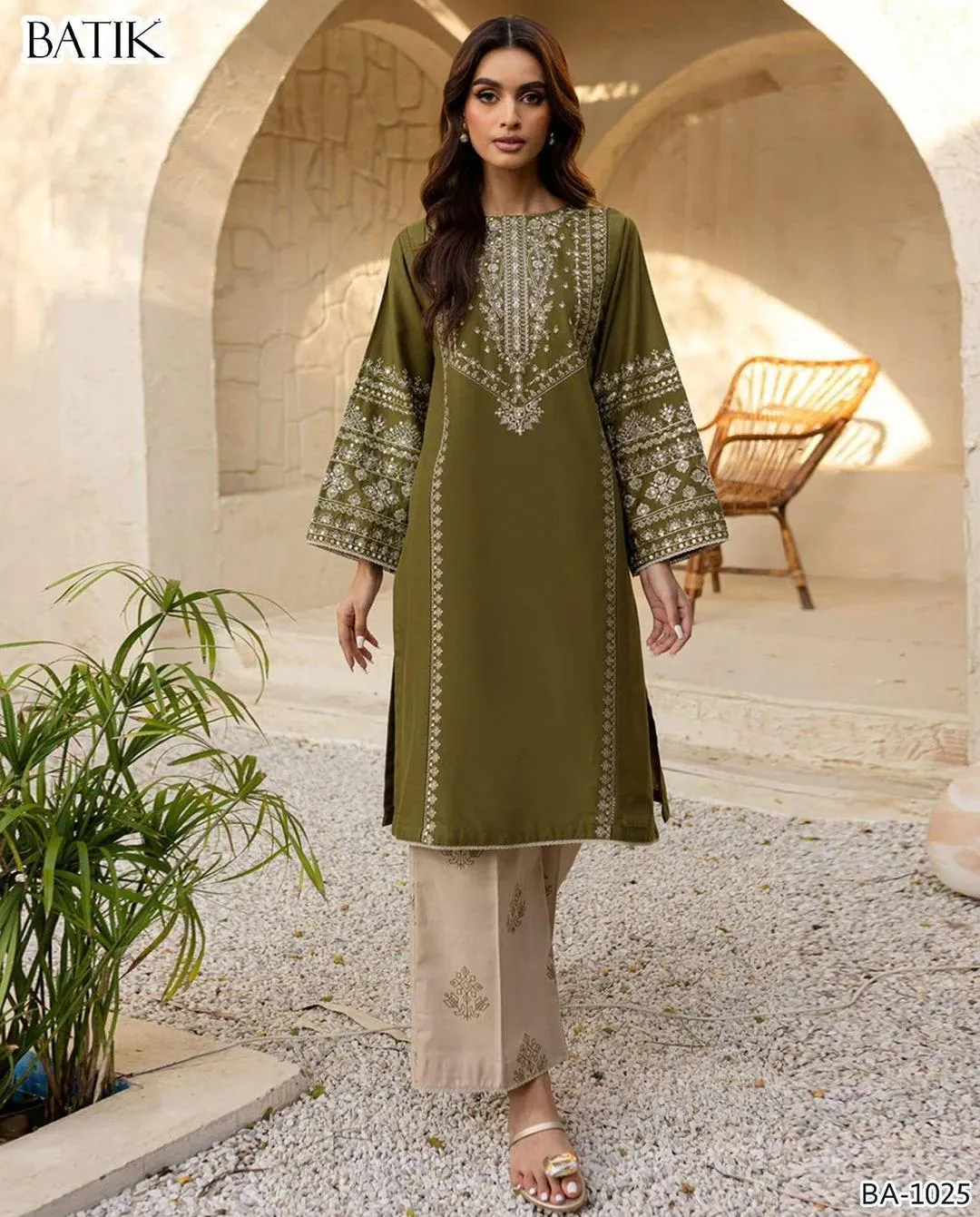 3 Pcs Women's Unstitched Embroidered Suit