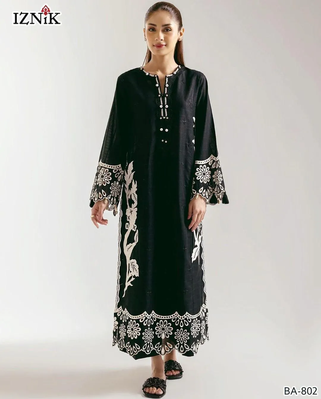 3 Pcs Women's Unstitched Embroidered Suit