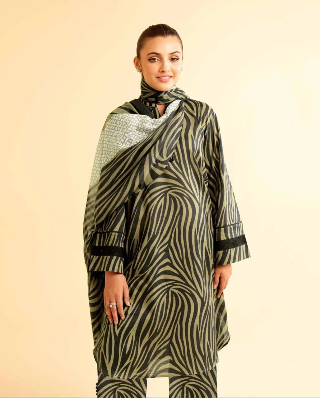 3 Pcs Women's Unstitched Printed Suit