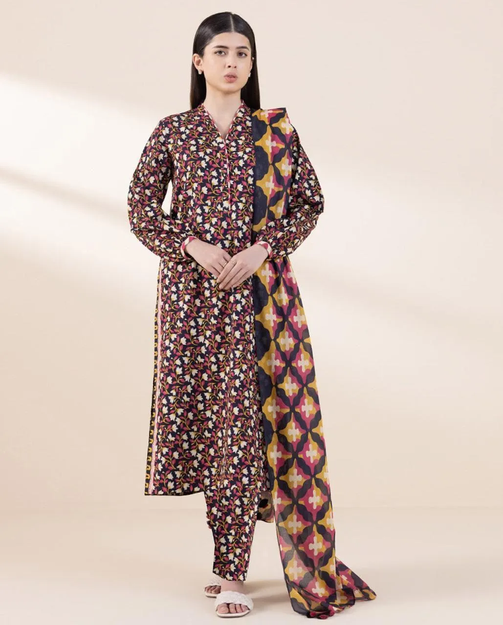 3 Pcs Women's Unstitched Printed Suit