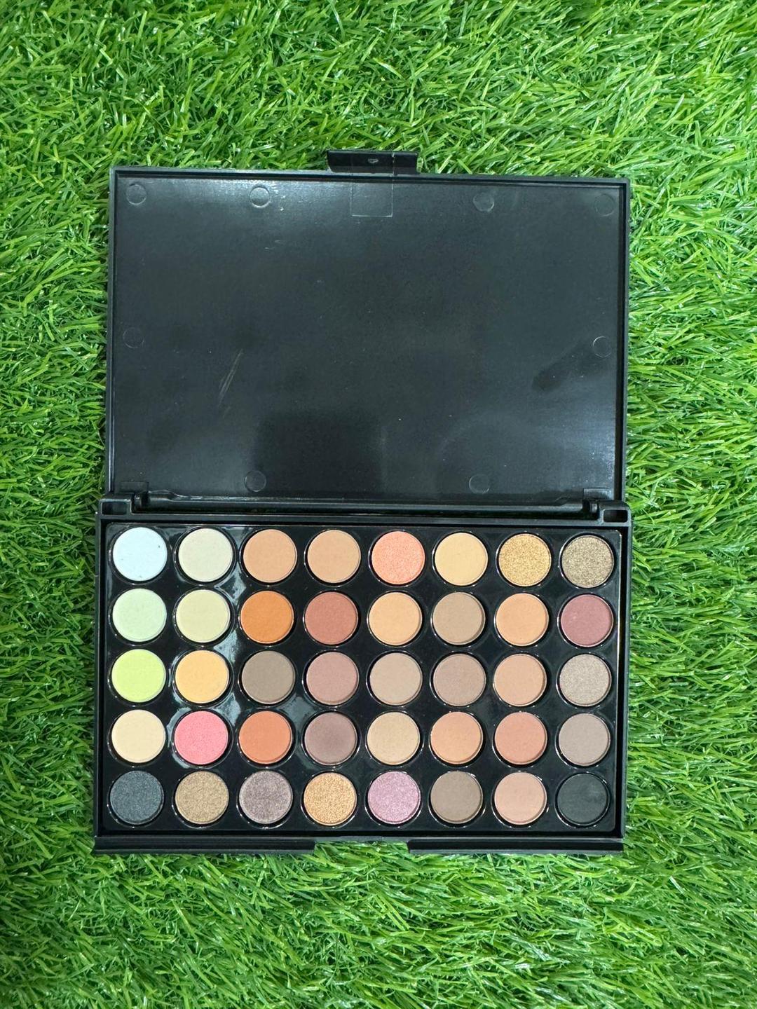 40 Vibrant Multicolor Matte Eyeshadow Palette - 1 Pcs
