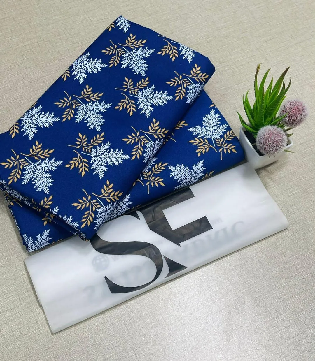 2 Pcs Women's Unstitched Printed Suit