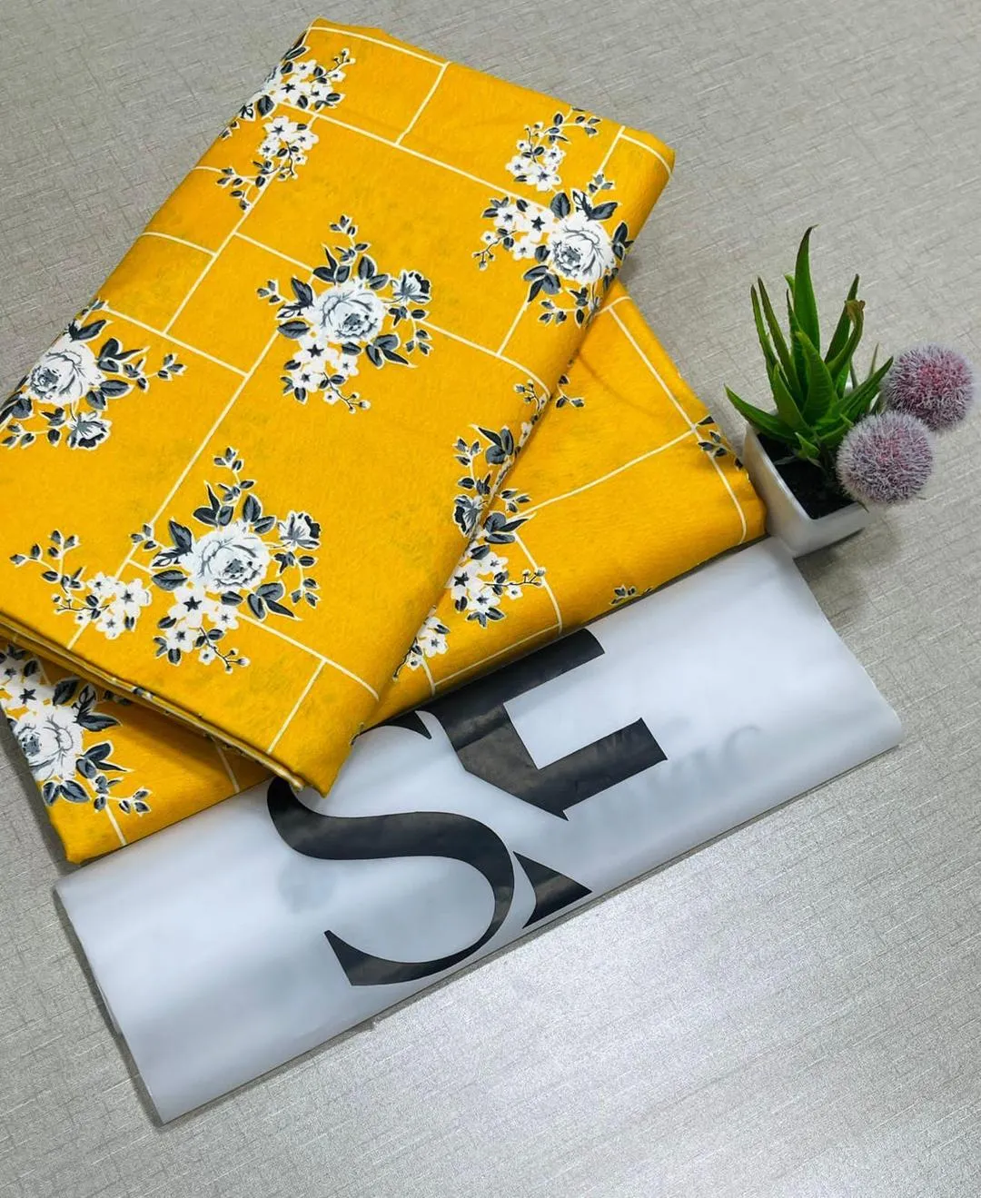 2 Pcs Women's Unstitched Printed Suit