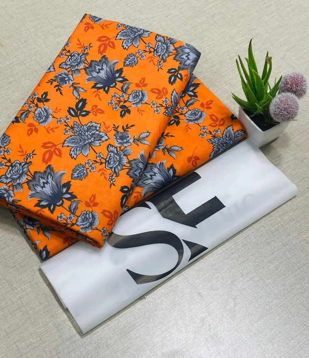 2 Pcs Women's Unstitched Printed Suit