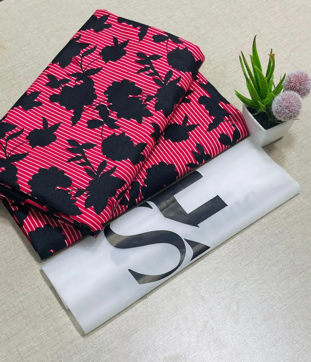 2 Pcs Women's Unstitched Printed Suit