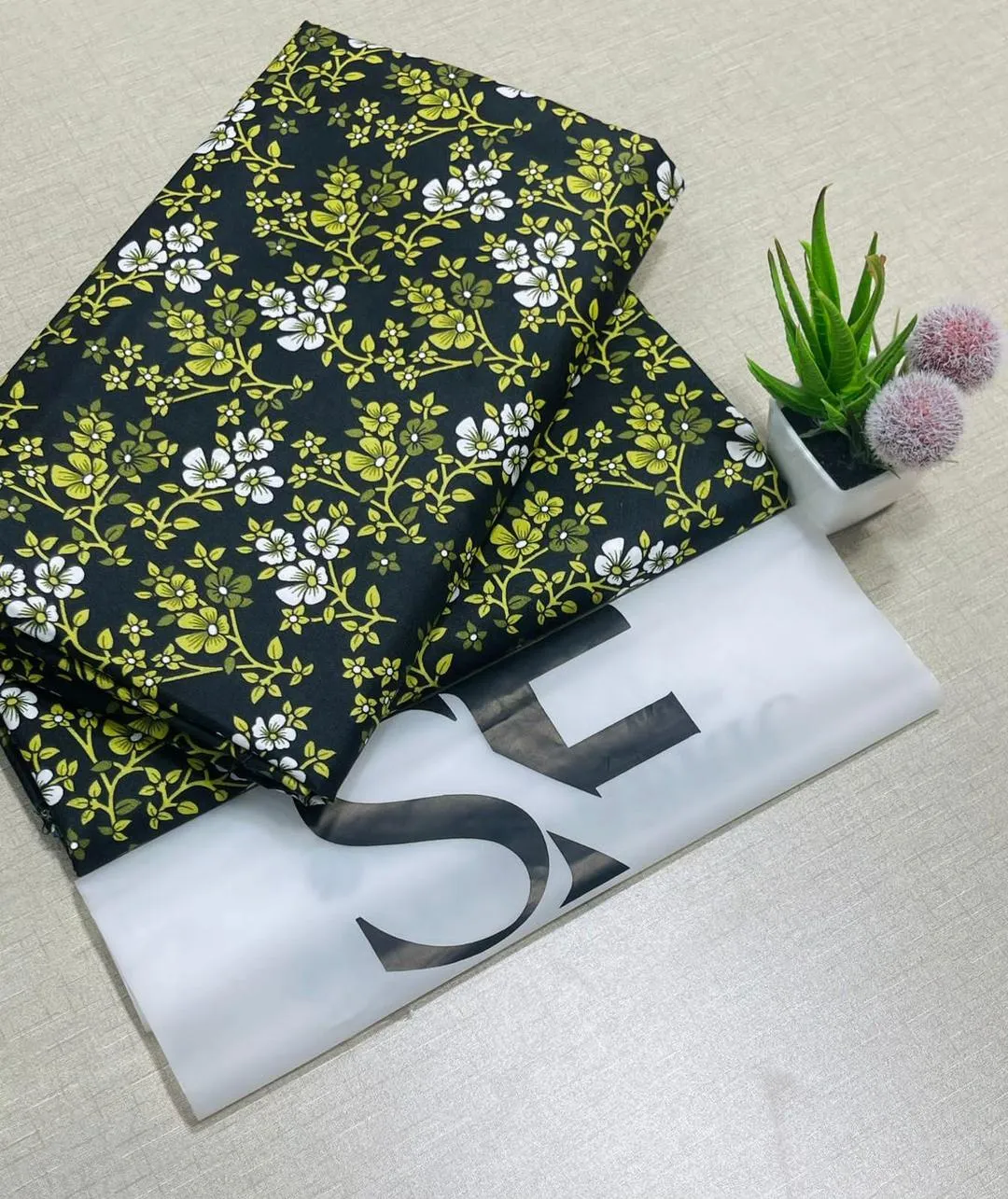 2 Pcs Women's Unstitched Printed Suit