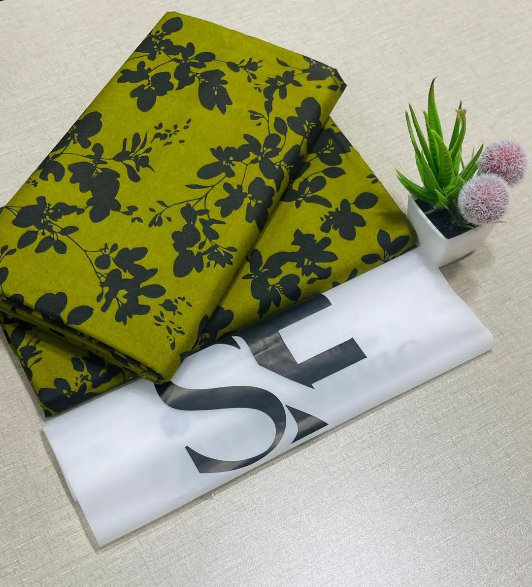 2 Pcs Women's Unstitched Printed Suit