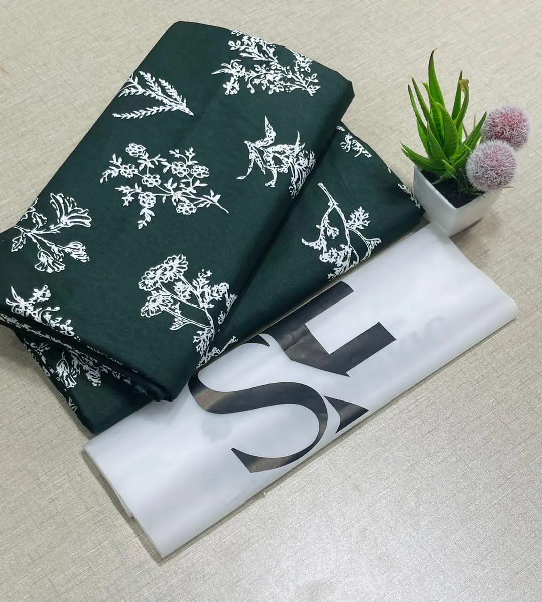 2 Pcs Women's Unstitched Printed Suit