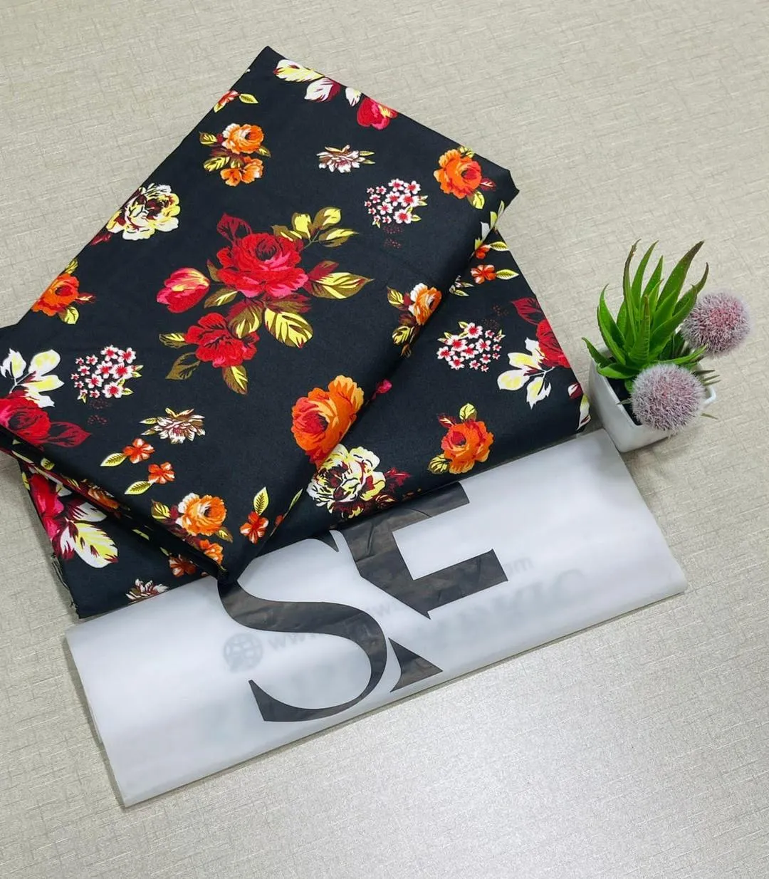 2 Pcs Women's Unstitched Printed Suit