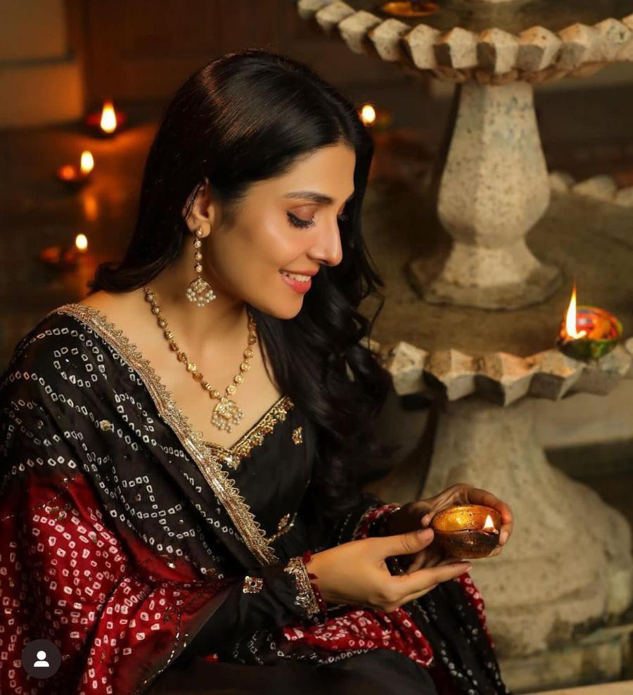 3 Pcs Women's Unstitched Plain Suit