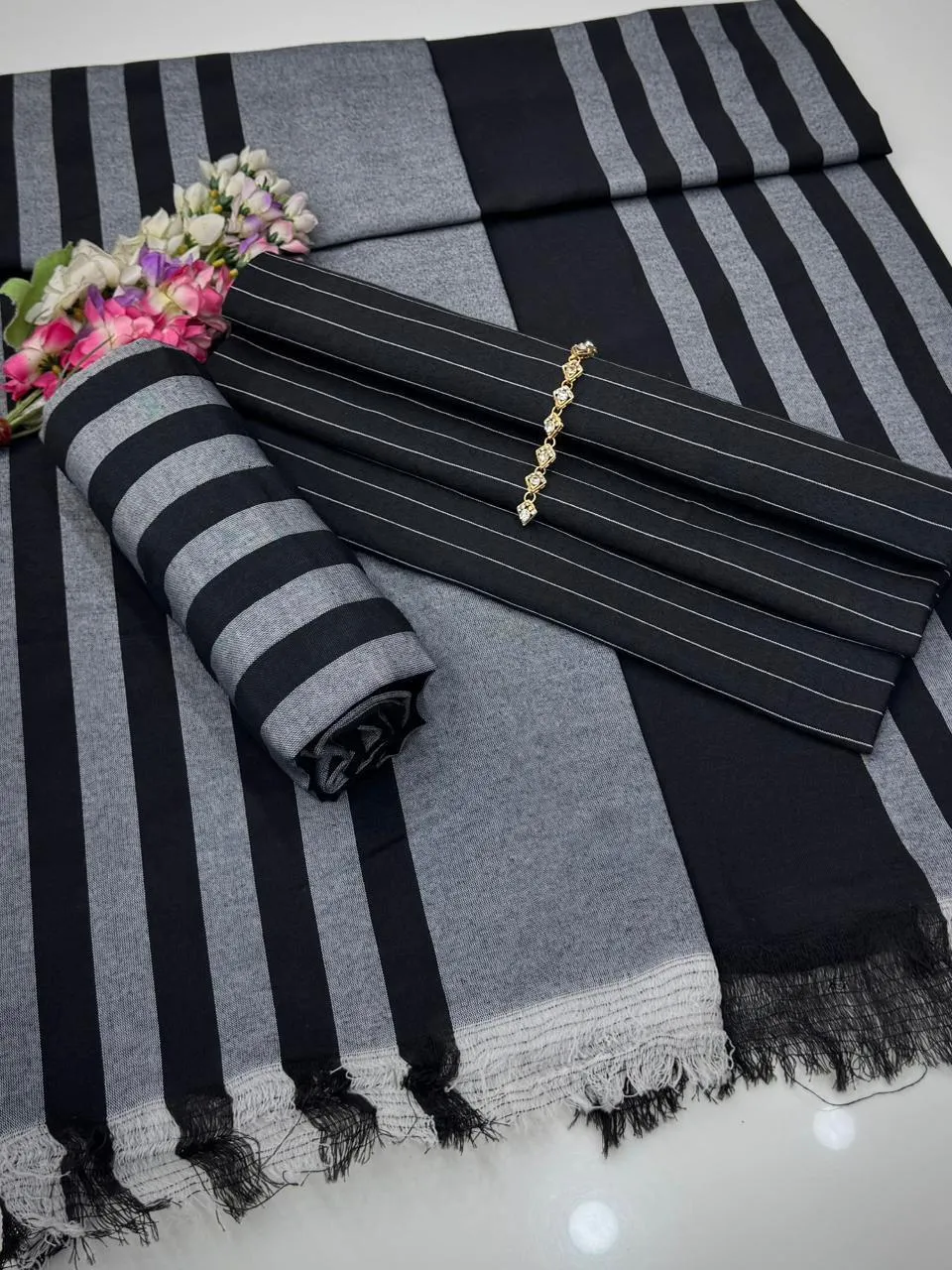 3 Pcs Women's Unstitched Plain Suit