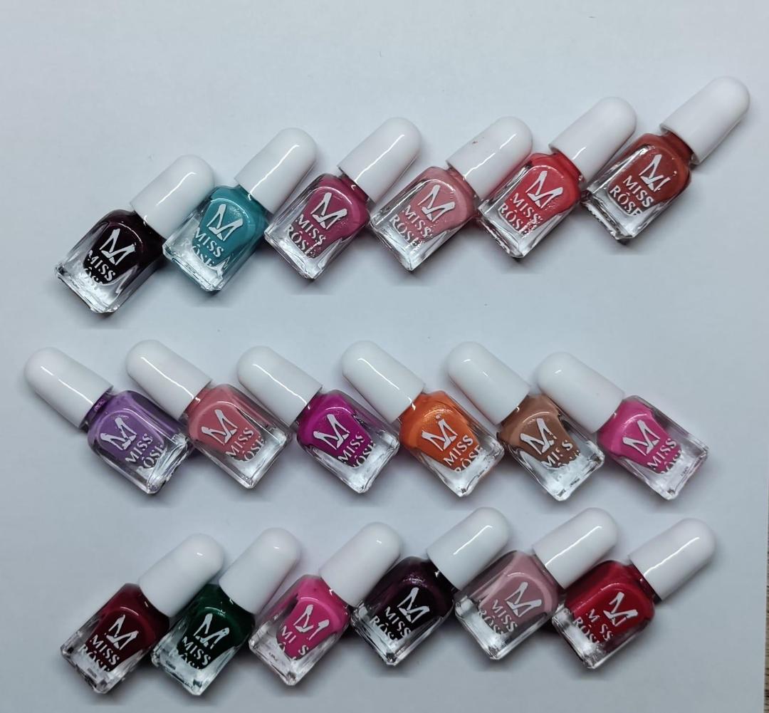 Vibrant Multicolor Nail Polish Set - 6 Pcs of Quick-Drying, Chip-Resistant Perfection