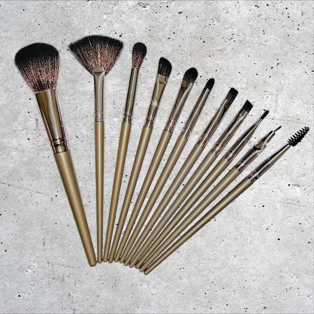 11 Pcs Reusable Makeup Brushes for Flawless Blending and Contouring