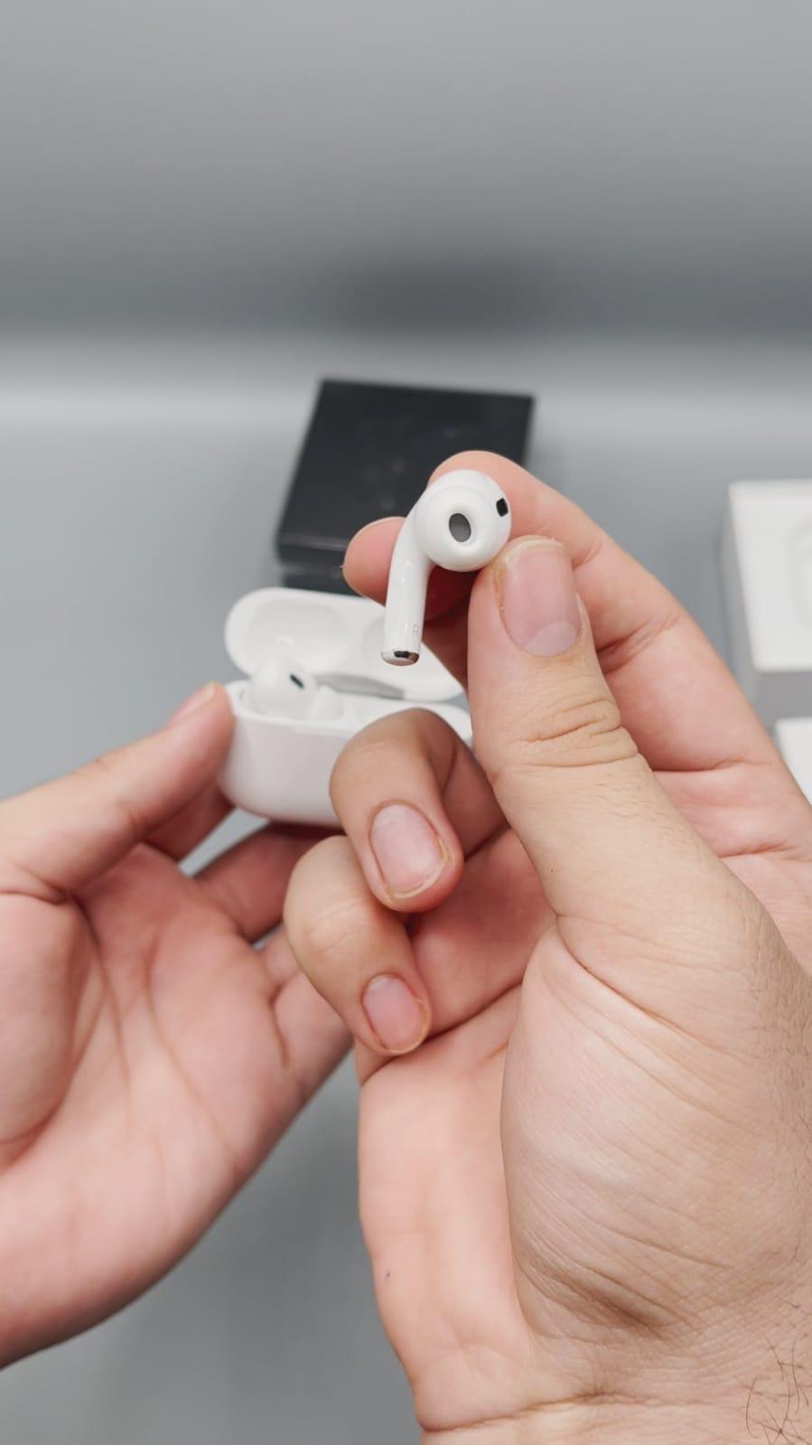 Noise-Cancelling Airpods Pro 2 