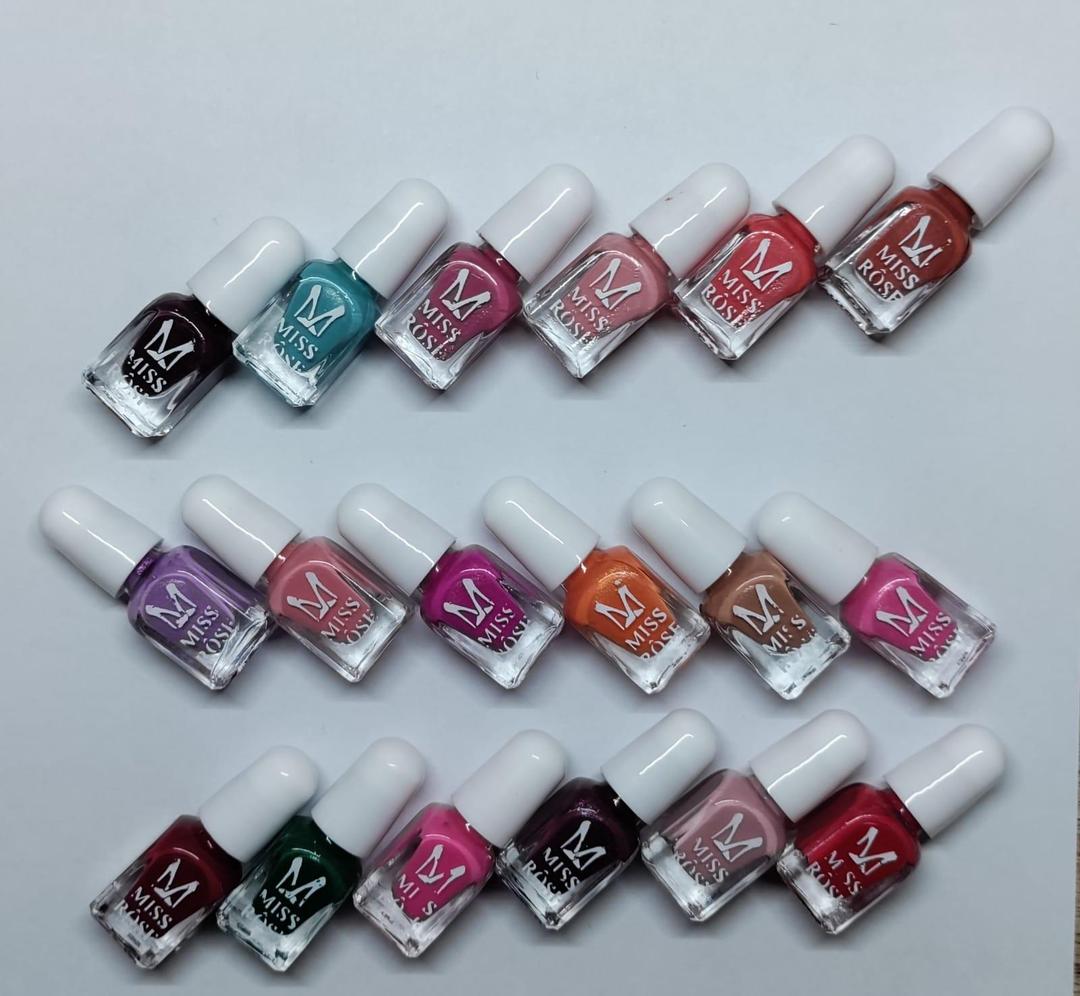 Multicolor Nail Polish Set - 6 Pcs Quick-Drying Formula for Smooth and Even Coverage