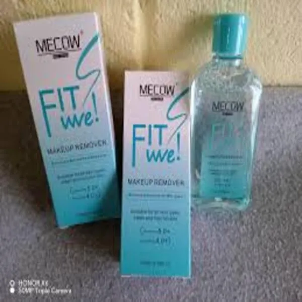 Perfect Makeup Accessory - Blue Liquid Makeup Remover - 1 Pcs