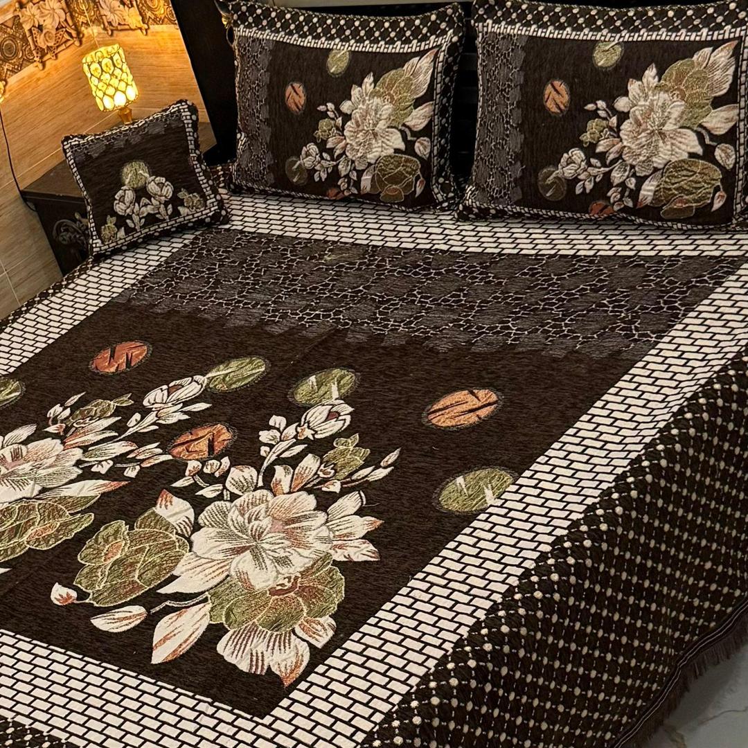 Stylish 4 Pcs Velvet Jacquard Embroidered Double Bedsheet