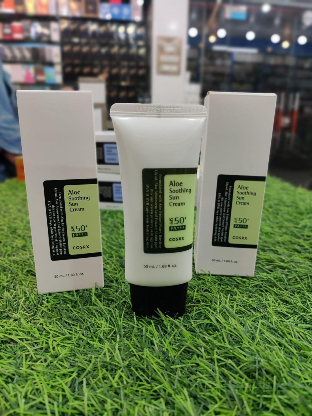 Hydrating Sunblock with UV Protection - 1 Pcs (50ml)