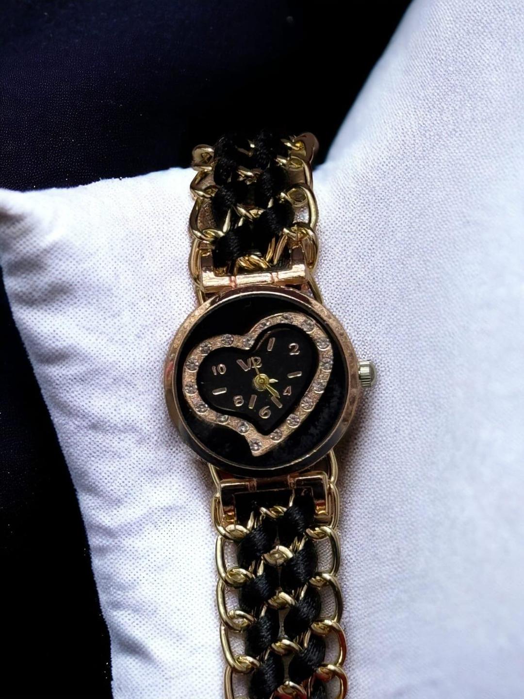 Women's Quartz Round Dial Red Dori Chain Strap Bracelet Watch - 1 Pc