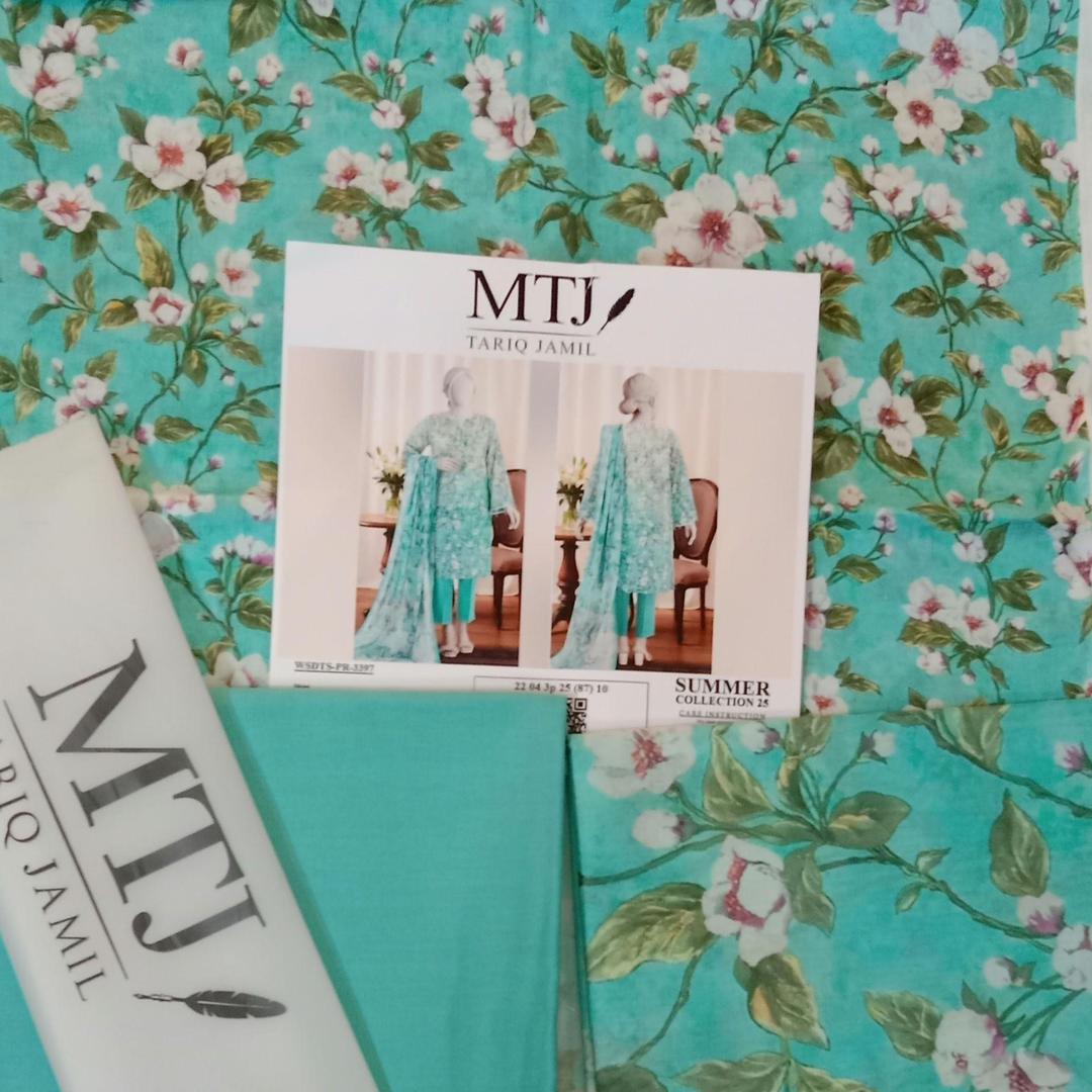 3 Pcs Women's Unstitched Printed Suit