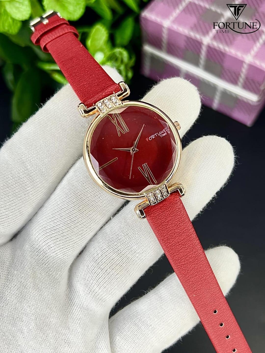 Stylish Women's Red Leather Quartz Watch - 1 Pc Water Resistant Timepiece
