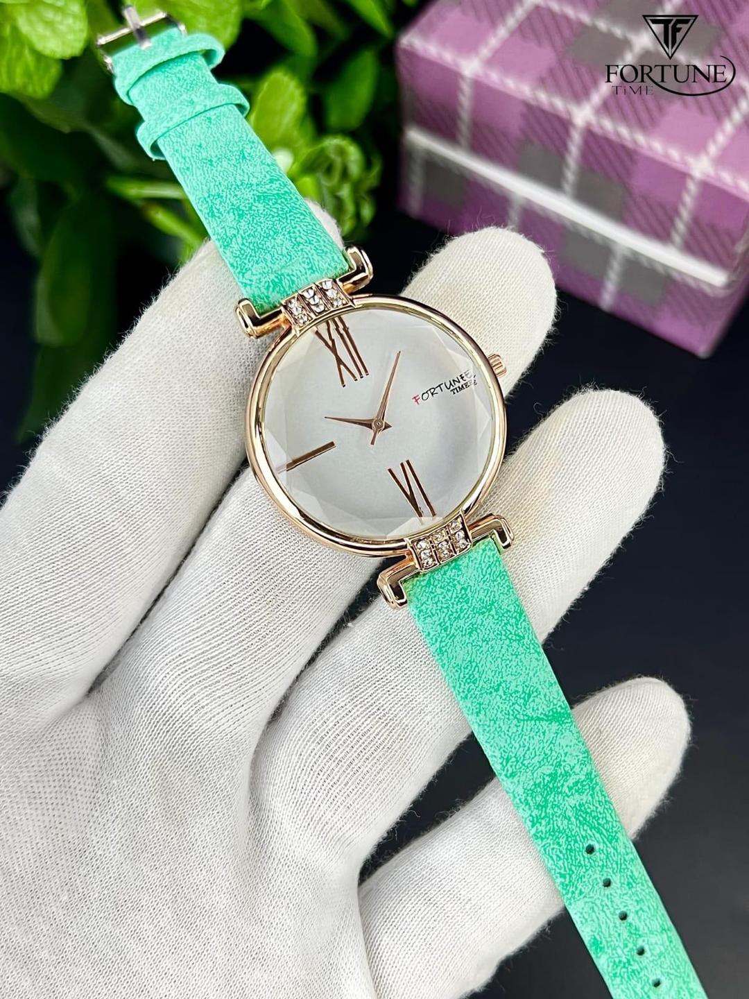 Stylish Women's Quartz Watch - Water Resistant - 1 Pc