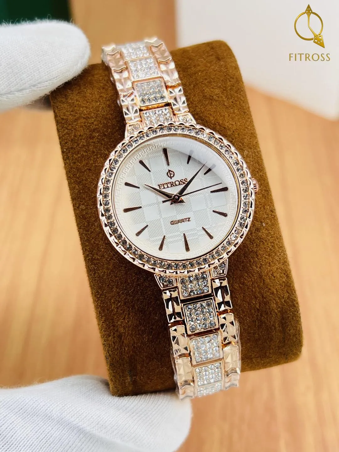 Stunning Women's Quartz Chain Strap Watch - 1 Pc
