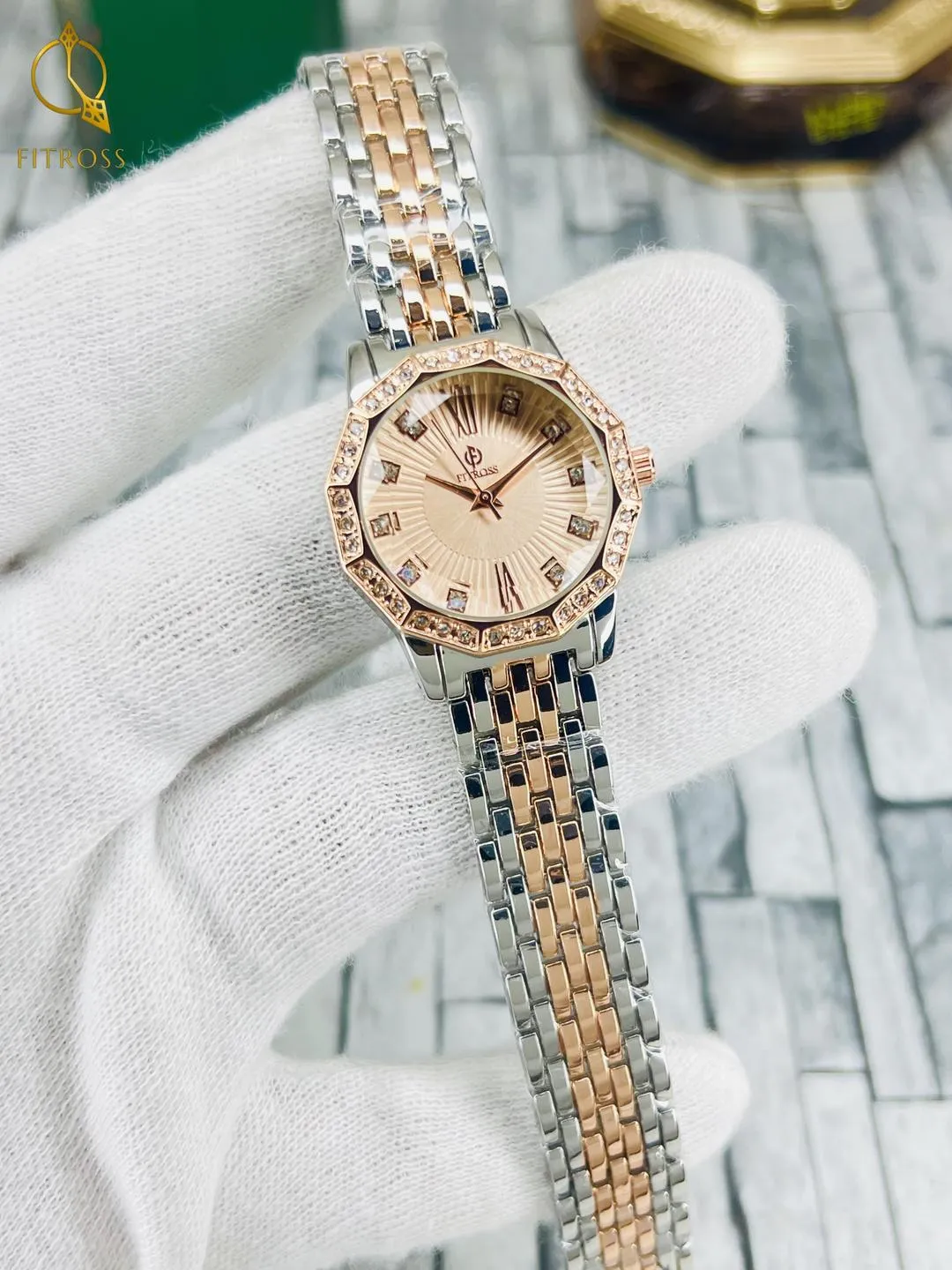 Stylish Women's Quartz Chain Strap Watch - 1 Pc