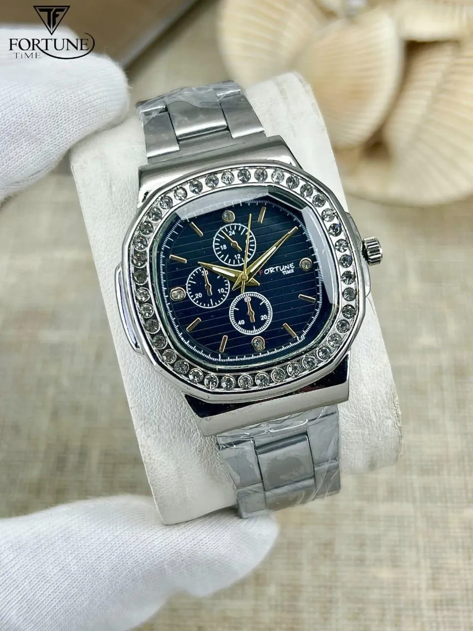 Stylish Women's Quartz Chain Strap Watch - Water Resistant, 1 Pc