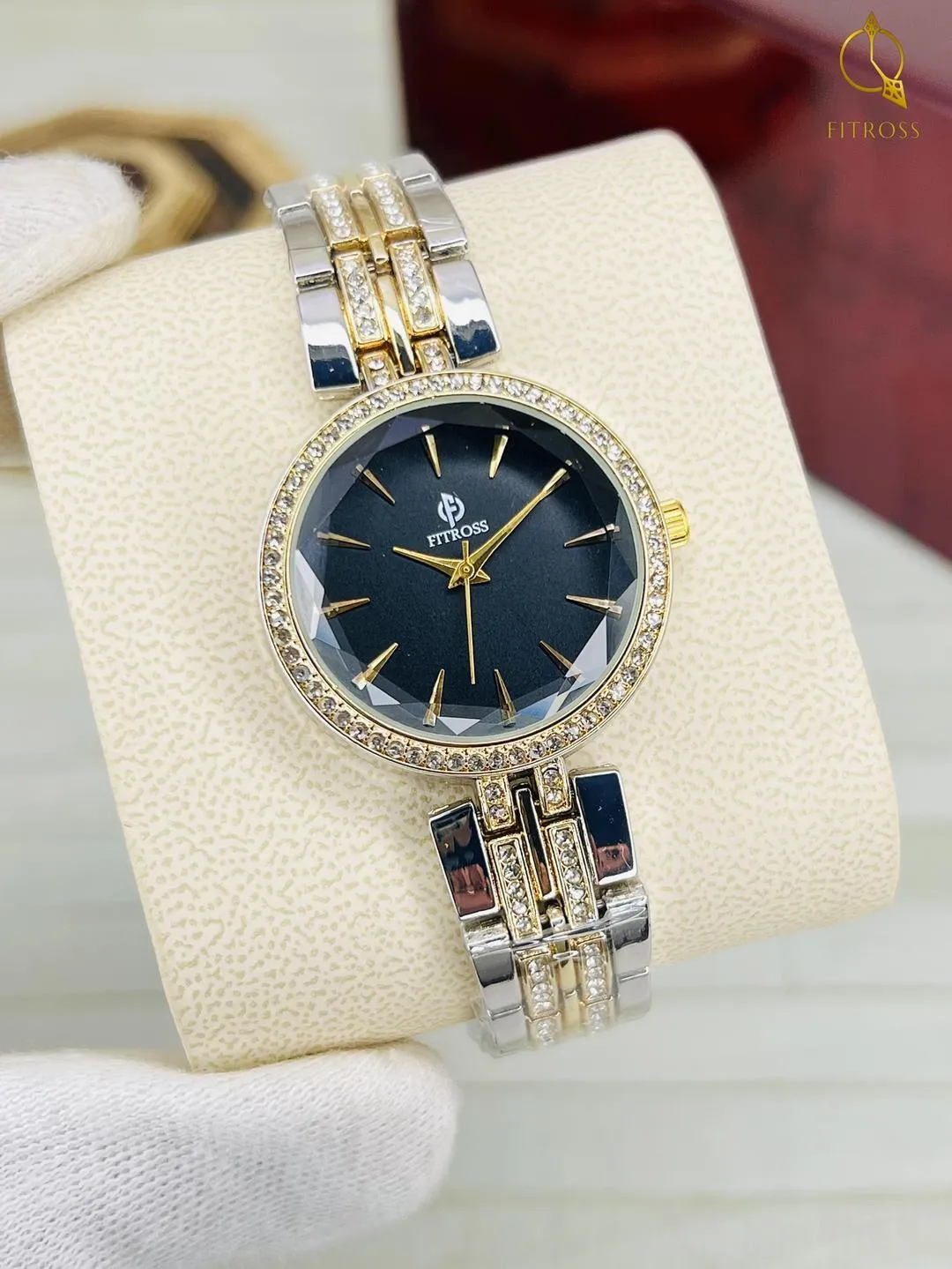 Elegant Women's Watch with Chain Strap - 1 Pc