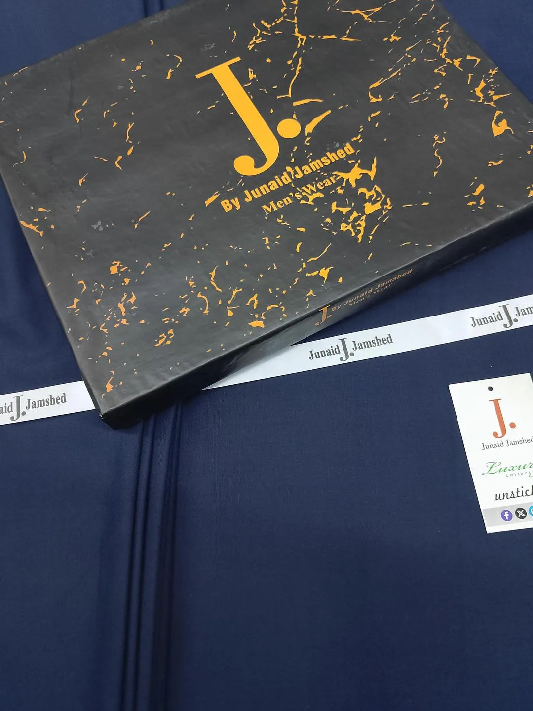 Men’s Unstitched Wash And Wear Plain Suit