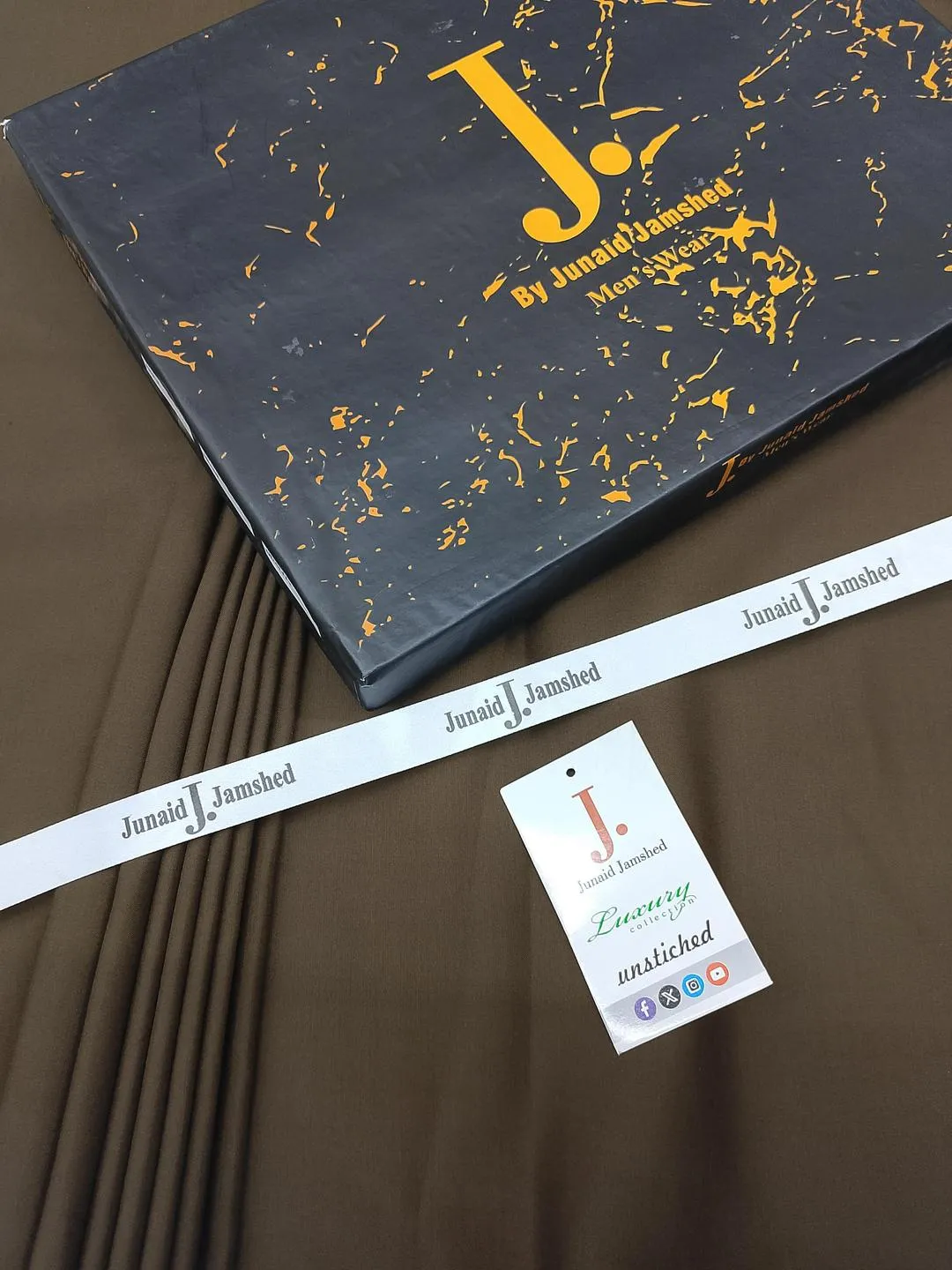 Men’s Unstitched Wash And Wear Plain Suit