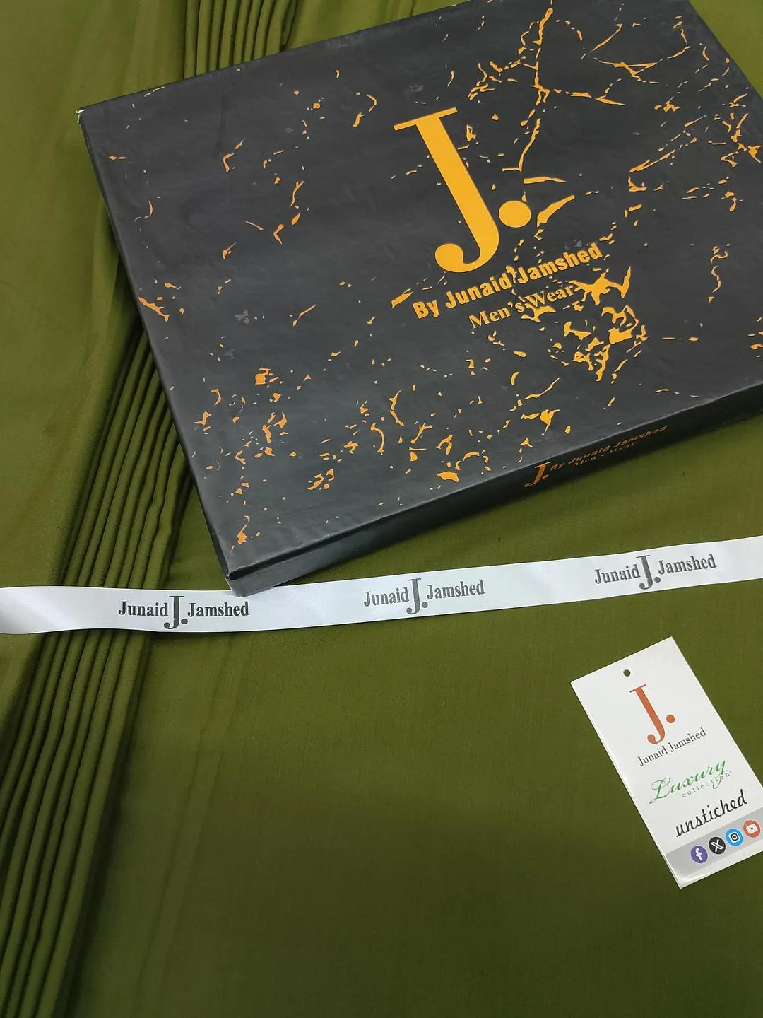 Men’s Unstitched Wash And Wear Plain Suit