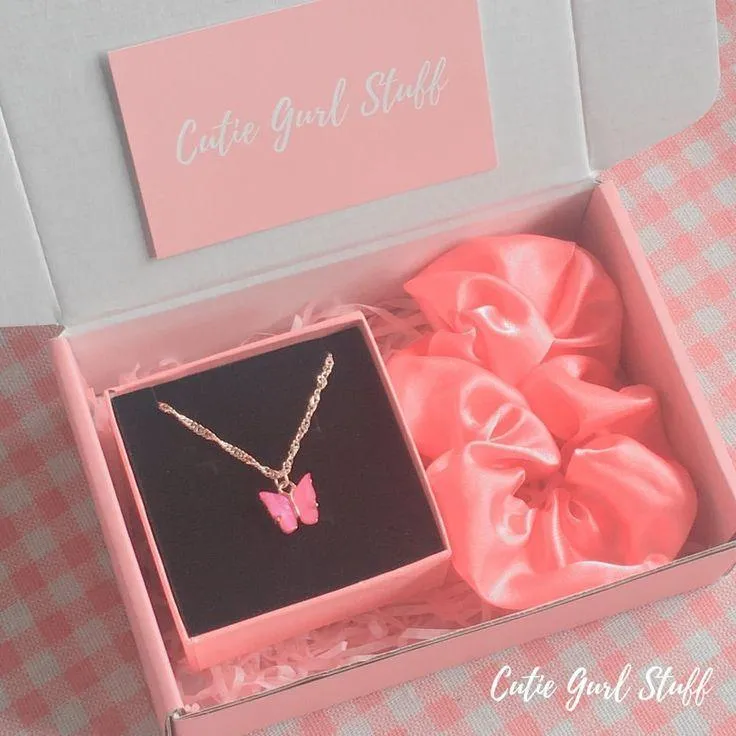 Gift box butterfly necklace & scrunchie 