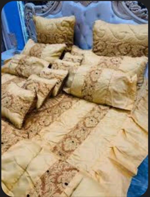 Golden Silk Jacquard 14-Piece King Size Bed Set