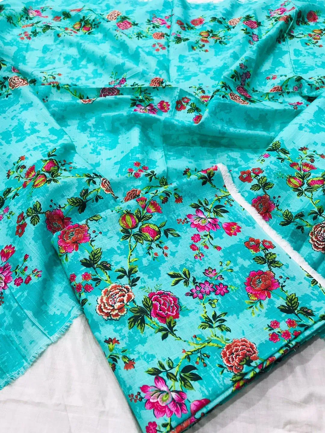 3 Pcs Women's Unstitched Khaddar Printed Suit