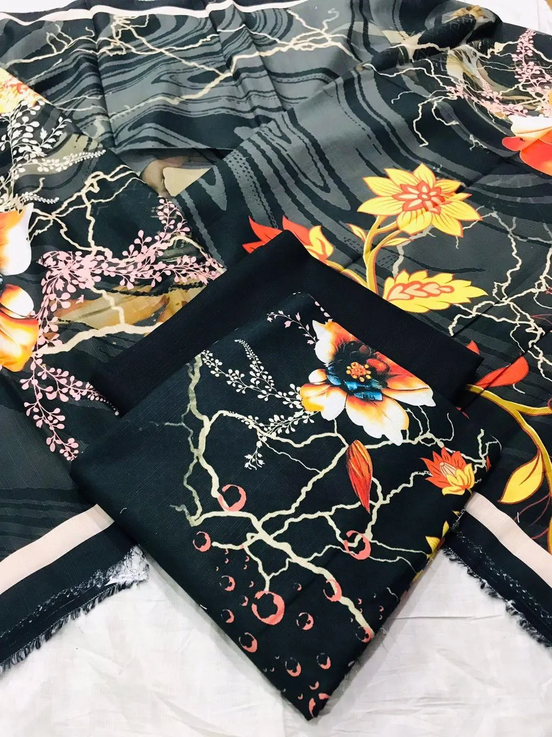 3 Pcs Women's Unstitched Khaddar Printed Suit