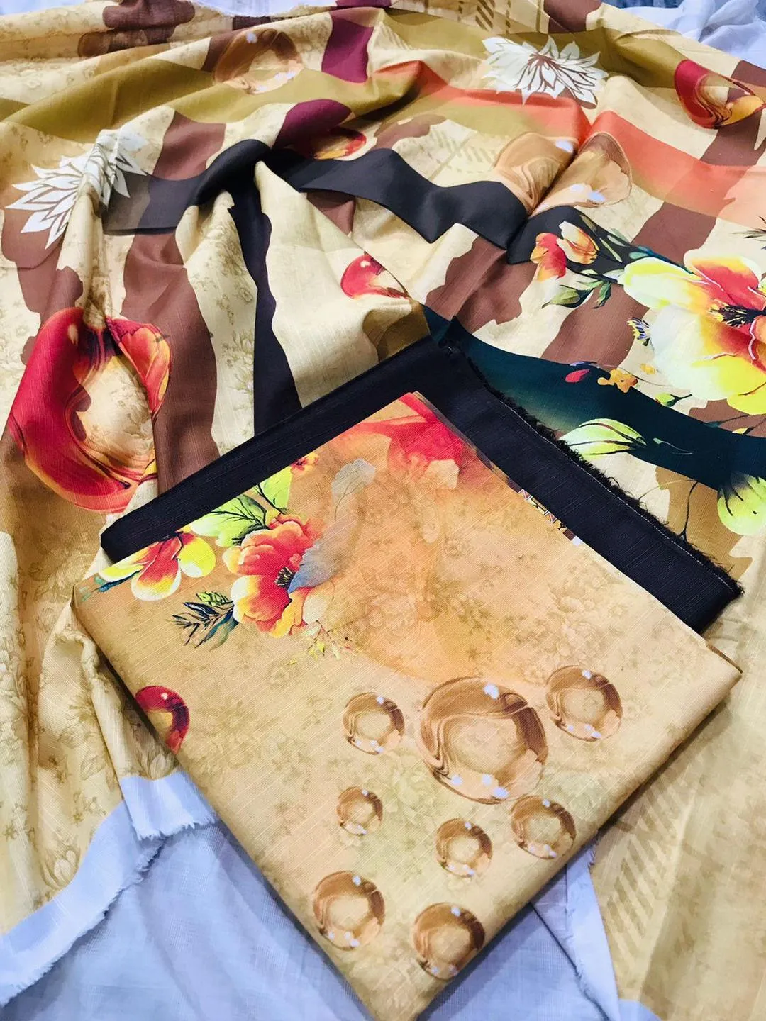 3 Pcs Women's Unstitched Khaddar Printed Suit