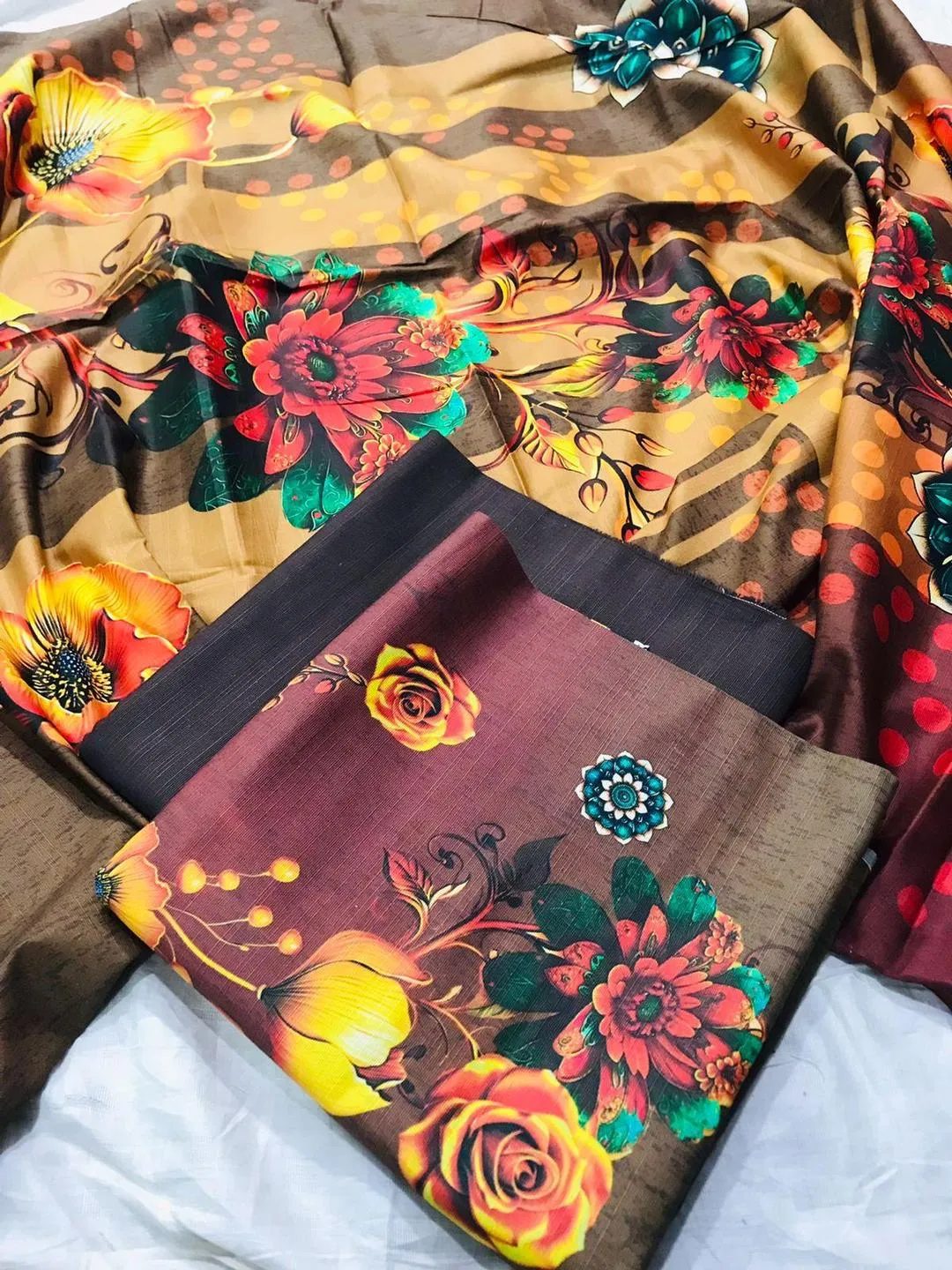 3 Pcs Women's Unstitched Khaddar Printed Suit