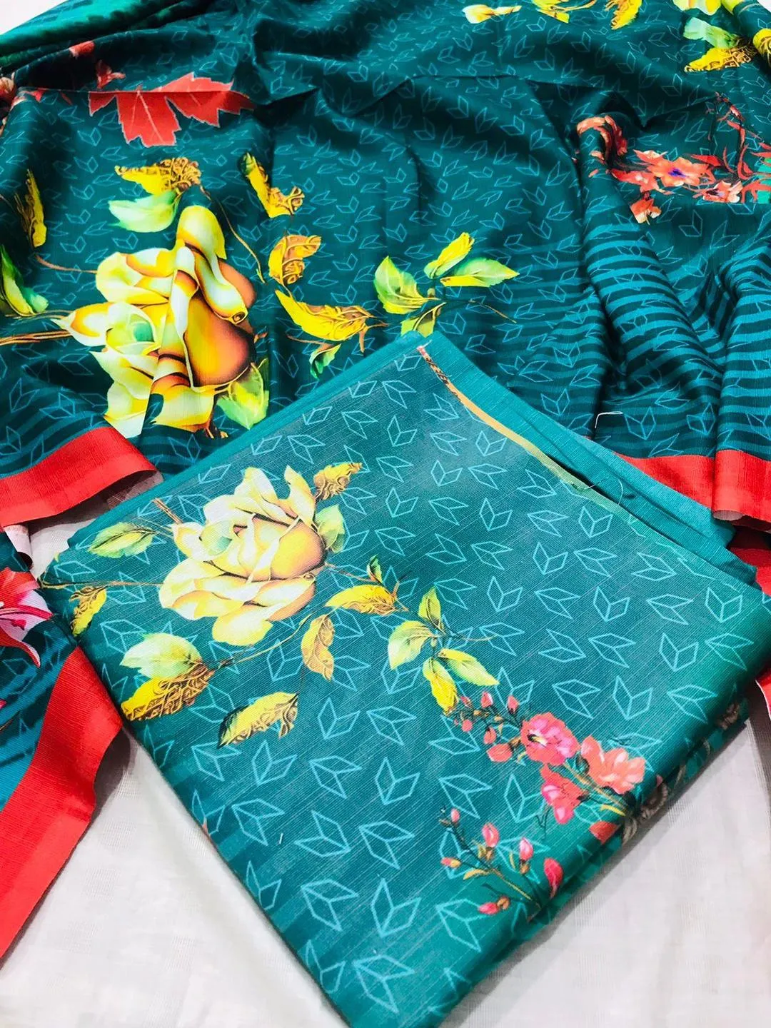 3 Pcs Women's Unstitched Khaddar Printed Suit