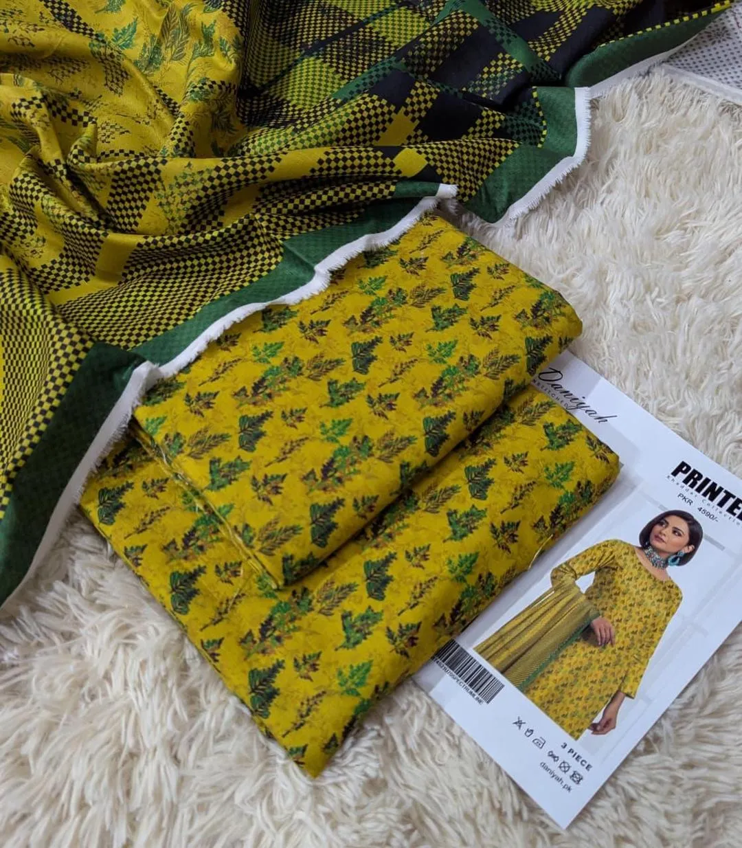 3 Pcs Women's Unstitched Printed Suit