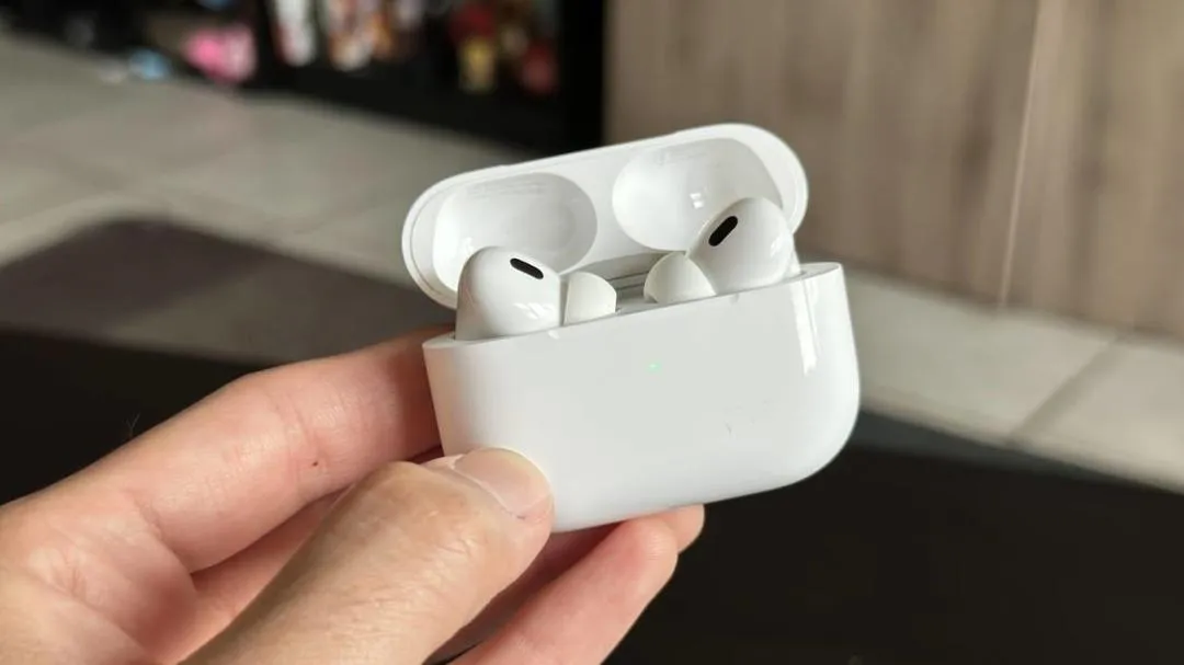 White AirPods Pro 2nd Gen Bluetooth Earbuds with Charging Case & Cable