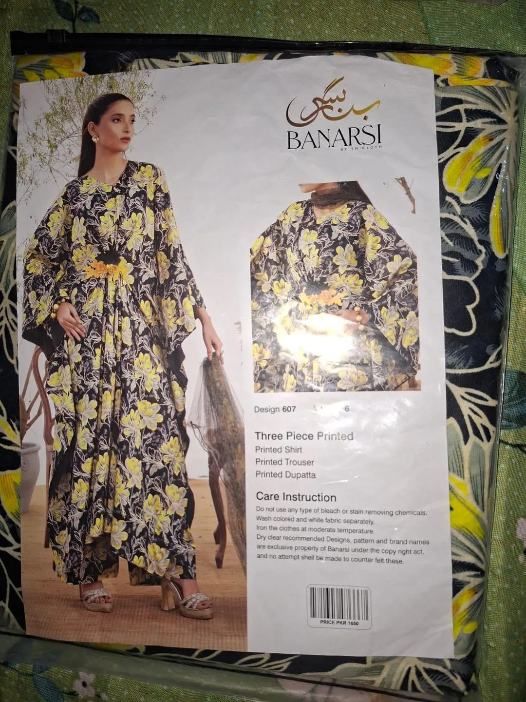 3 Pcs Women's Unstitched Printed Suit