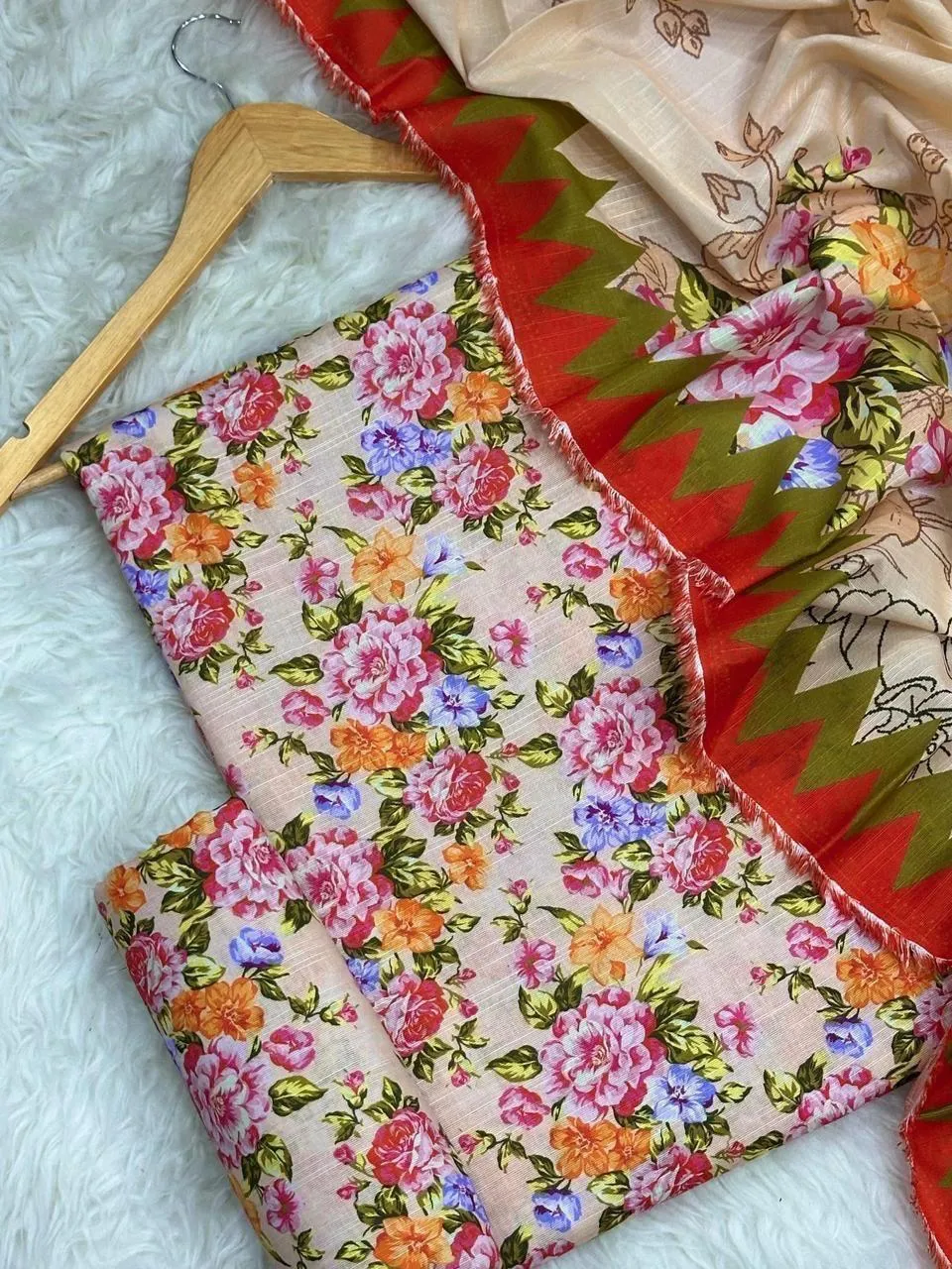 3 Pcs Women's Unstitched Digital Print Suit