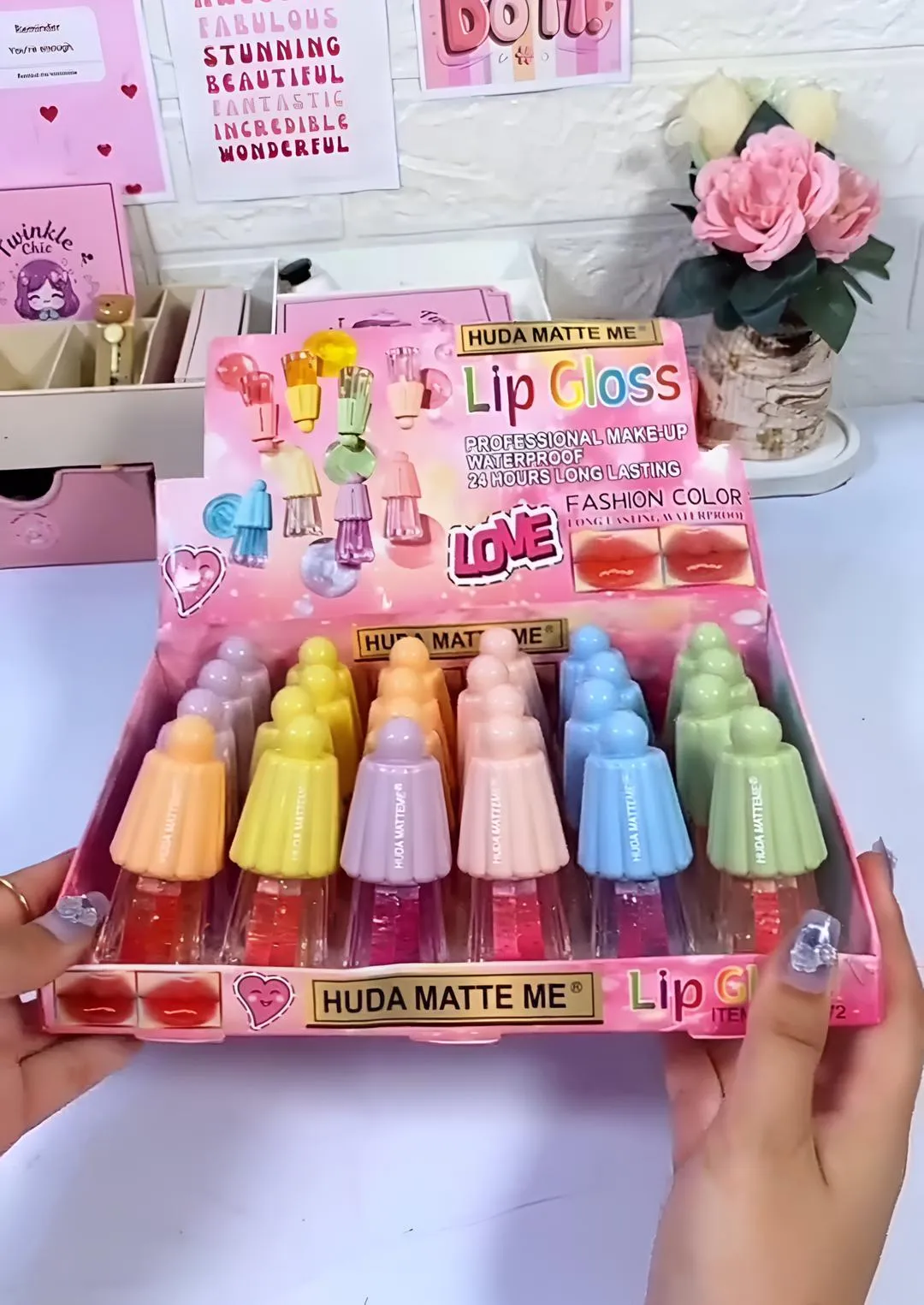 Umbrella Colorless Glossy Finish Lip Gloss, 1 Pc